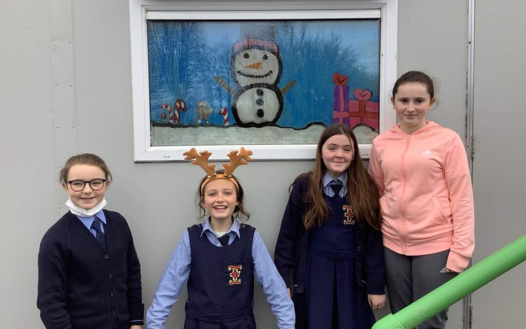 Festive window painting in 4th class 🎅